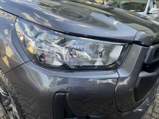 TOYOTA-HILUX-2.8 D-4D TURBO DIESEL CD SR 4X4 AUTOMÁTICO TOYOTA-HILUX-2022