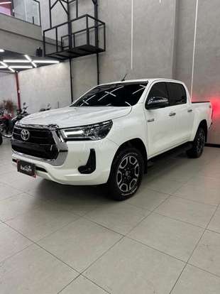 TOYOTA-HILUX-2.8 D-4D TURBO DIESEL CD SRV 4X4 AUTOMÁTICO TOYOTA-HILUX-2024