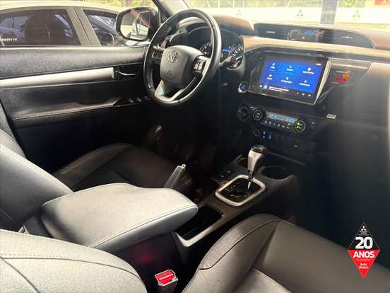 TOYOTA-HILUX-2023