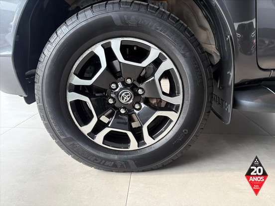 TOYOTA-HILUX-2.8 D-4D TURBO DIESEL CD SRV 4X4 AUTOMÁTICO TOYOTA-HILUX-2023
