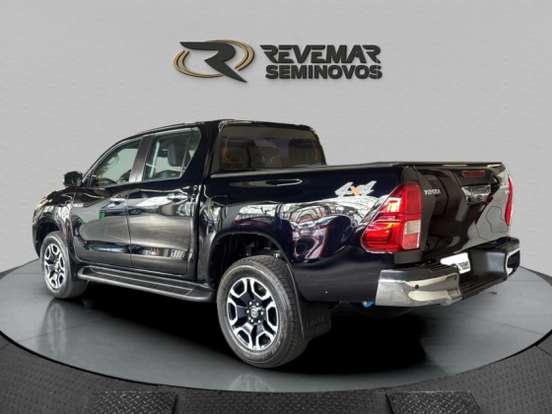 TOYOTA-HILUX-2.8 D-4D TURBO DIESEL CD SRV 4X4 AUTOMÁTICO TOYOTA-HILUX-2023