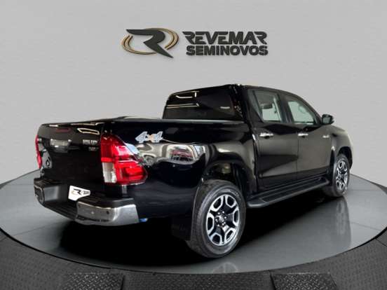 TOYOTA-HILUX-2.8 D-4D TURBO DIESEL CD SRV 4X4 AUTOMÁTICO TOYOTA-HILUX-2023