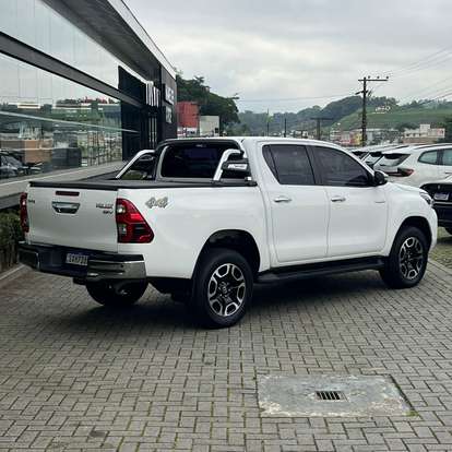 TOYOTA-HILUX-2.8 D-4D TURBO DIESEL CD SRV 4X4 AUTOMÁTICO TOYOTA-HILUX-2024