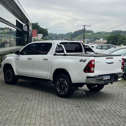 TOYOTA-HILUX-2024