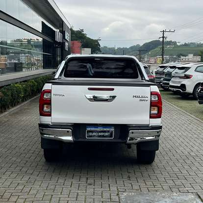 TOYOTA-HILUX-2.8 D-4D TURBO DIESEL CD SRV 4X4 AUTOMÁTICO TOYOTA-HILUX-2024