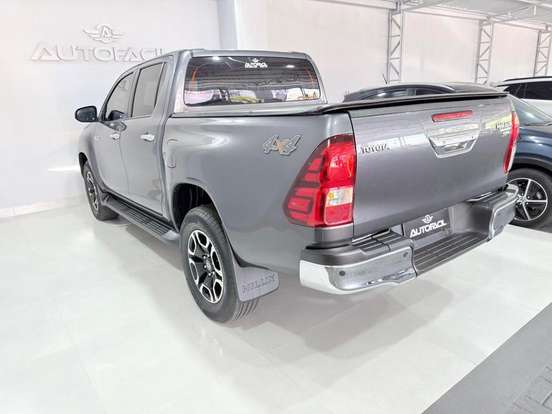 TOYOTA-HILUX-2.8 D-4D TURBO DIESEL CD SRV 4X4 AUTOMÁTICO TOYOTA-HILUX-2023