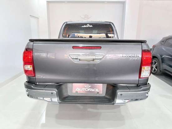 TOYOTA-HILUX-2.8 D-4D TURBO DIESEL CD SRV 4X4 AUTOMÁTICO TOYOTA-HILUX-2023