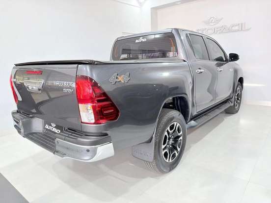 TOYOTA-HILUX-2.8 D-4D TURBO DIESEL CD SRV 4X4 AUTOMÁTICO TOYOTA-HILUX-2023