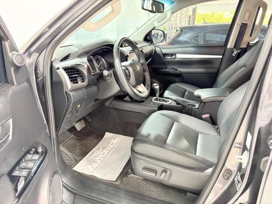 TOYOTA-HILUX-2.8 D-4D TURBO DIESEL CD SRV 4X4 AUTOMÁTICO TOYOTA-HILUX-2023