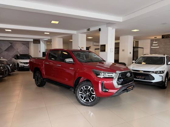 TOYOTA HILUX 2.8 D-4D TURBO DIESEL CD SRV 4X4 AUTOMÁTICO