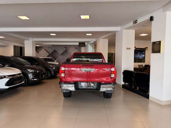 TOYOTA-HILUX-2.8 D-4D TURBO DIESEL CD SRV 4X4 AUTOMÁTICO TOYOTA-HILUX-2024