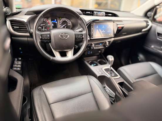 TOYOTA-HILUX-2024