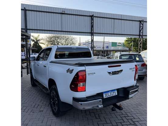 TOYOTA-HILUX-2023