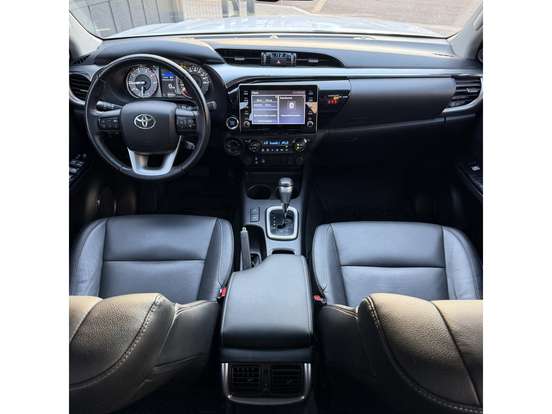 TOYOTA-HILUX-2.8 D-4D TURBO DIESEL CD SRV 4X4 AUTOMÁTICO TOYOTA-HILUX-2023