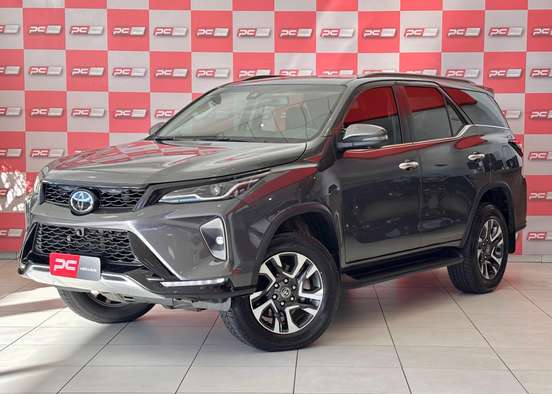 TOYOTA-HILUX-2.8 D-4D TURBO DIESEL CD SRX 4X4 AUTOMÁTICO TOYOTA-HILUX-2024