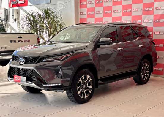 TOYOTA-HILUX-2024