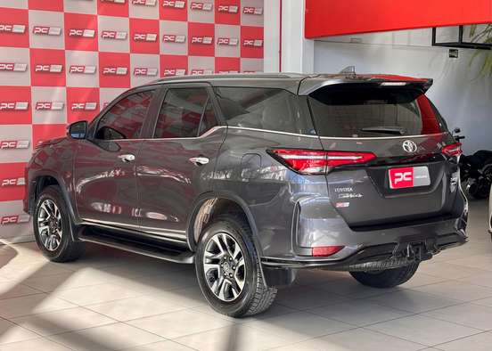 TOYOTA-HILUX-2024
