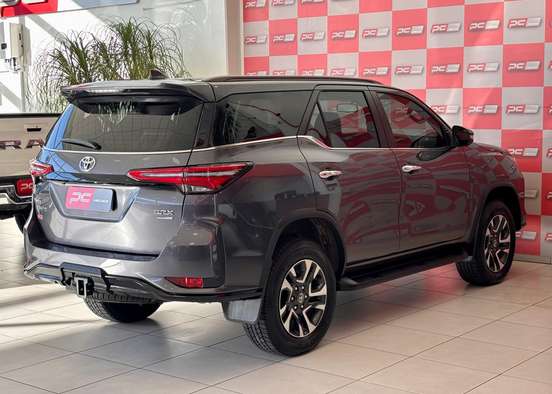 TOYOTA-HILUX-2024