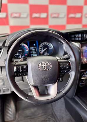 TOYOTA-HILUX-2.8 D-4D TURBO DIESEL CD SRX 4X4 AUTOMÁTICO TOYOTA-HILUX-2024
