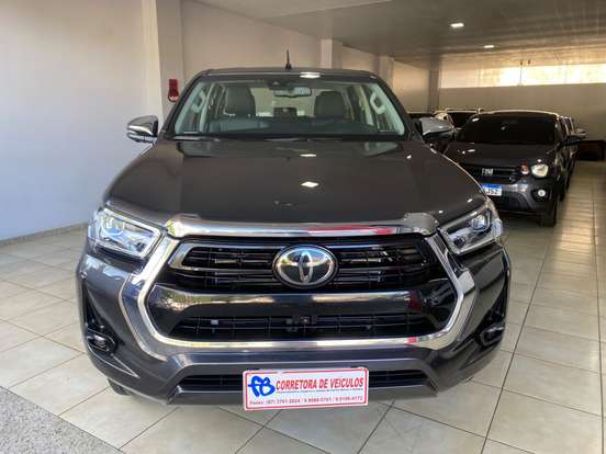 TOYOTA-HILUX-2.8 D-4D TURBO DIESEL CD SRX 4X4 AUTOMÁTICO TOYOTA-HILUX-2023
