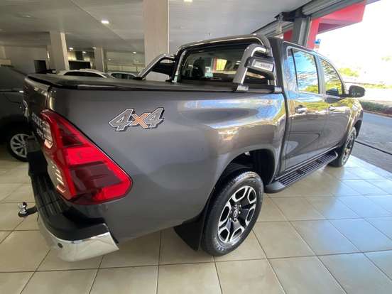 TOYOTA-HILUX-2023