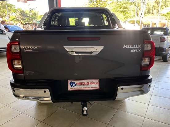 TOYOTA-HILUX-2023
