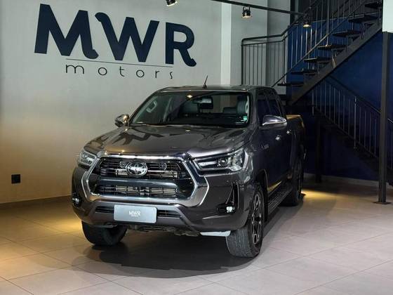 TOYOTA HILUX 2.8 D-4D TURBO DIESEL CD SRX 4X4 AUTOMÁTICO