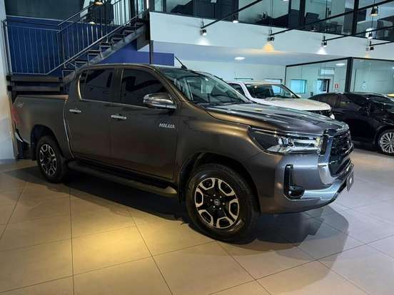 TOYOTA-HILUX-2023