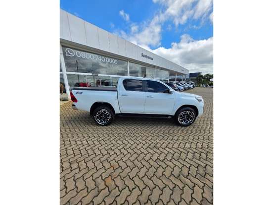 TOYOTA-HILUX-2.8 D-4D TURBO DIESEL CD SRX 4X4 AUTOMÁTICO TOYOTA-HILUX-2020