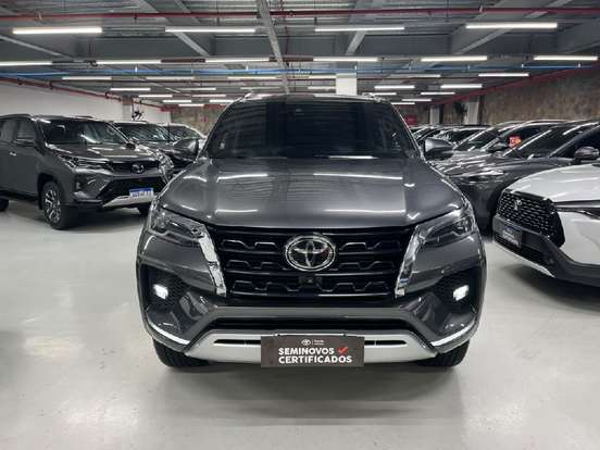 TOYOTA-HILUX-2022