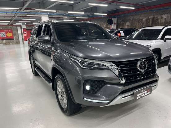 TOYOTA-HILUX-2022