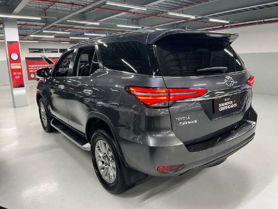 TOYOTA-HILUX-2022