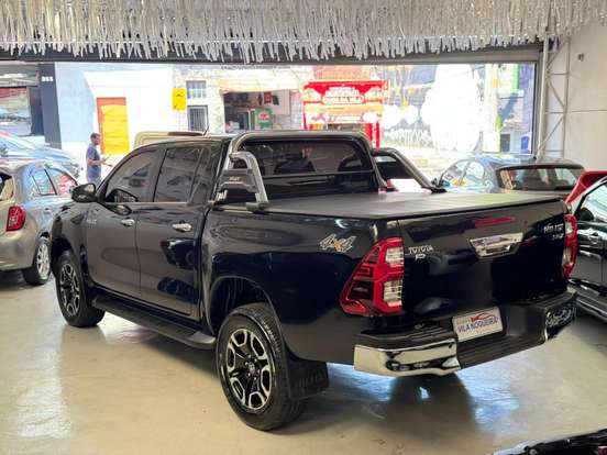TOYOTA-HILUX-2024