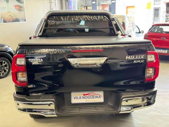 TOYOTA-HILUX-2.8 D-4D TURBO DIESEL CD SRX 4X4 AUTOMÁTICO TOYOTA-HILUX-2024