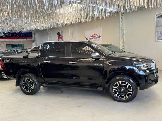 TOYOTA-HILUX-2.8 D-4D TURBO DIESEL CD SRX 4X4 AUTOMÁTICO TOYOTA-HILUX-2024