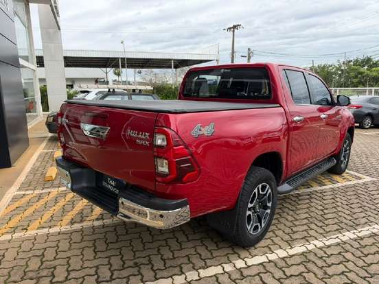 TOYOTA-HILUX-2021