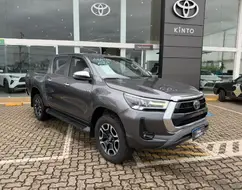 TOYOTA HILUX 2.8 D-4D TURBO DIESEL CD SRX 4X4 AUTOMÁTICO TOYOTA HILUX 2.8 D-4D TURBO DIESEL CD SRX 4X4 AUTOMÁTICO