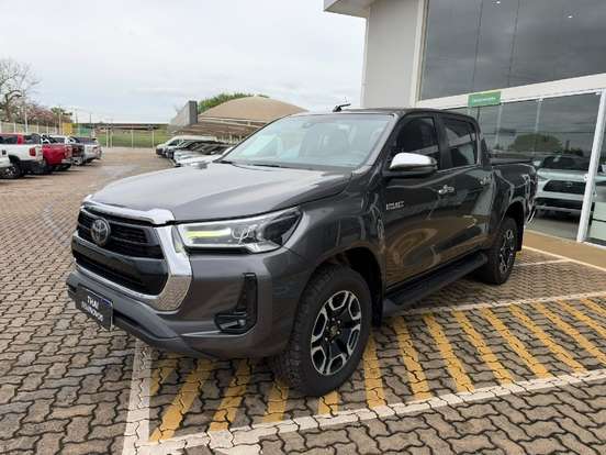 TOYOTA-HILUX-2021