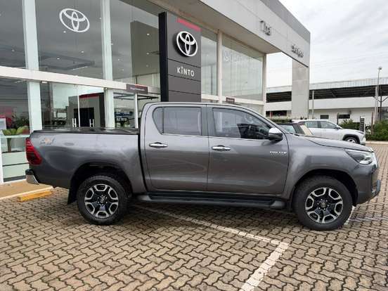 TOYOTA-HILUX-2.8 D-4D TURBO DIESEL CD SRX 4X4 AUTOMÁTICO TOYOTA-HILUX-2021