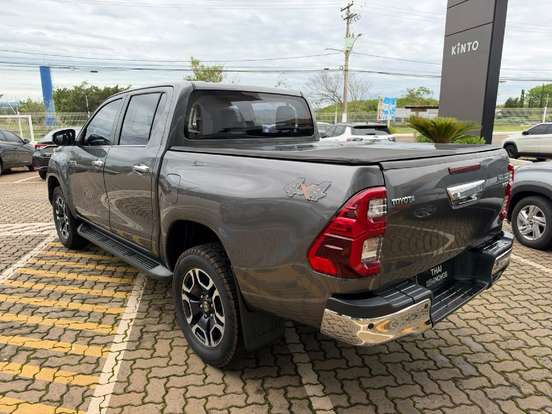 TOYOTA-HILUX-2.8 D-4D TURBO DIESEL CD SRX 4X4 AUTOMÁTICO TOYOTA-HILUX-2021