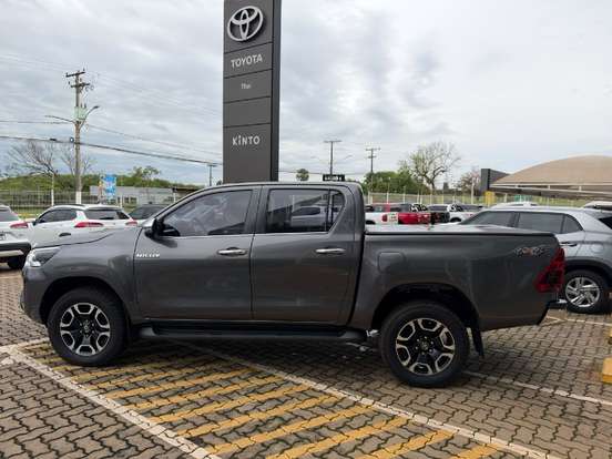 TOYOTA-HILUX-2.8 D-4D TURBO DIESEL CD SRX 4X4 AUTOMÁTICO TOYOTA-HILUX-2021