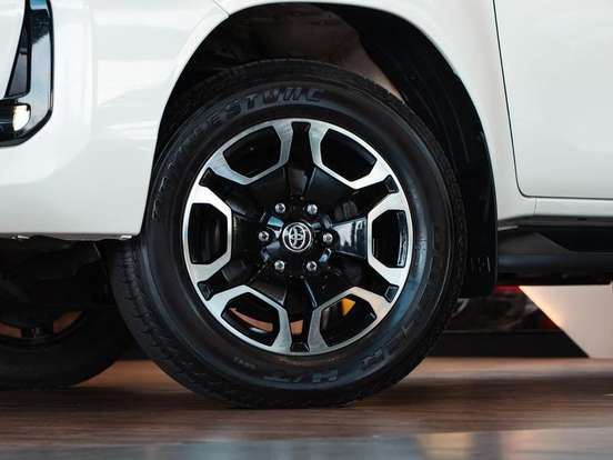 TOYOTA-HILUX-2.8 D-4D TURBO DIESEL CD SRX 4X4 AUTOMÁTICO TOYOTA-HILUX-2022
