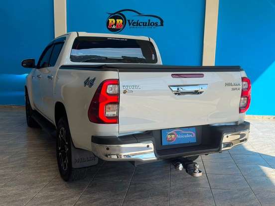 TOYOTA-HILUX-2.8 D-4D TURBO DIESEL CD SRX 4X4 AUTOMÁTICO TOYOTA-HILUX-2022