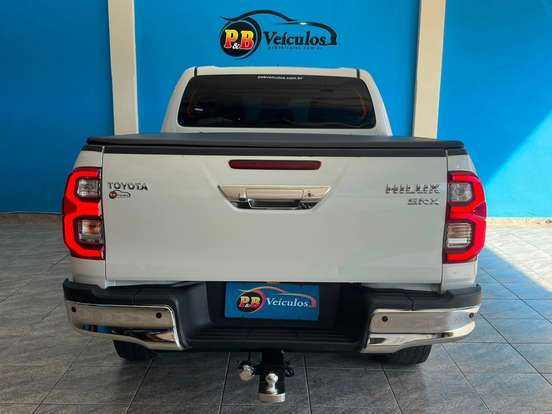 TOYOTA-HILUX-2022
