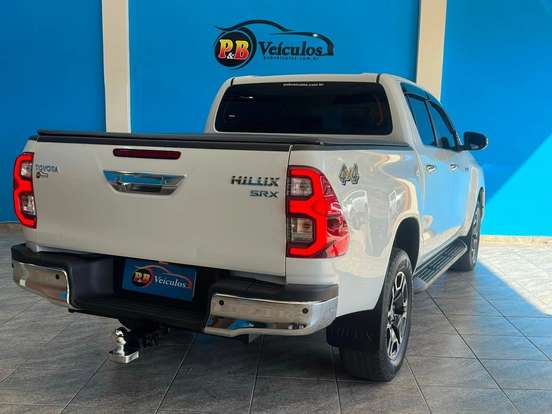 TOYOTA-HILUX-2.8 D-4D TURBO DIESEL CD SRX 4X4 AUTOMÁTICO TOYOTA-HILUX-2022