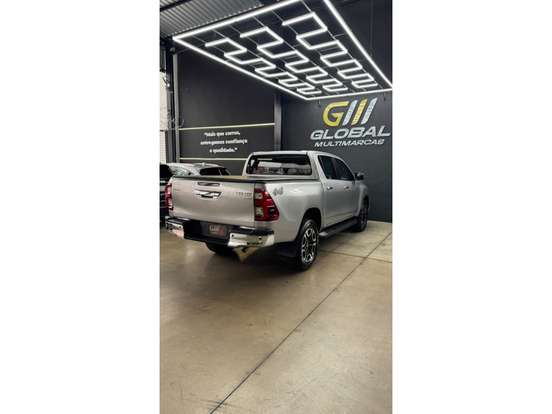 TOYOTA-HILUX-2021