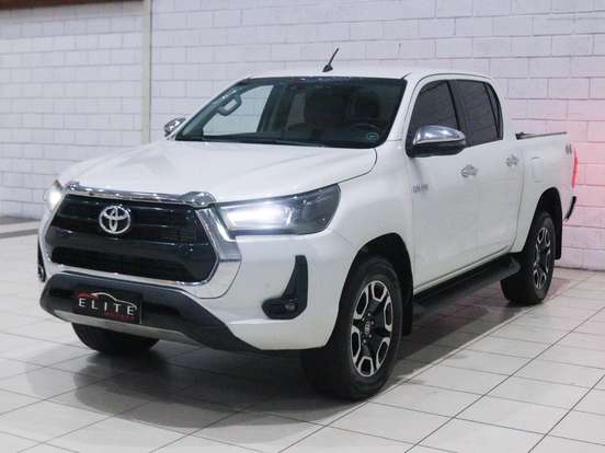 TOYOTA-HILUX-2.8 D-4D TURBO DIESEL CD SRX 4X4 AUTOMÁTICO TOYOTA-HILUX-2022