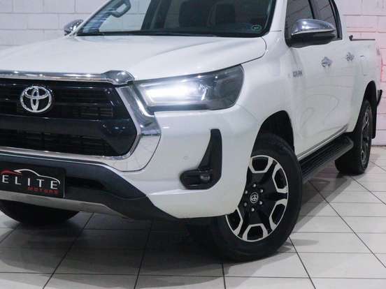 TOYOTA-HILUX-2.8 D-4D TURBO DIESEL CD SRX 4X4 AUTOMÁTICO TOYOTA-HILUX-2022