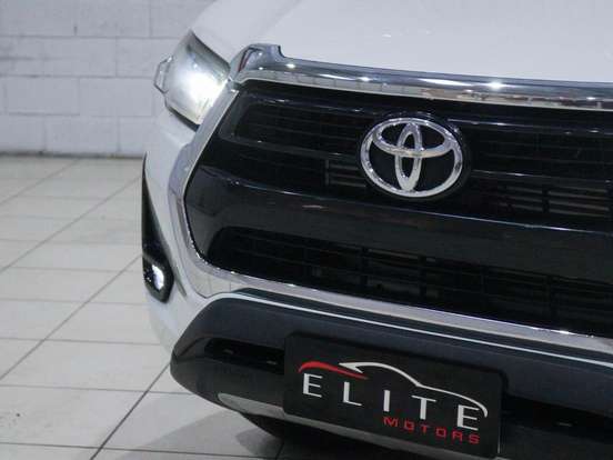 TOYOTA-HILUX-2.8 D-4D TURBO DIESEL CD SRX 4X4 AUTOMÁTICO TOYOTA-HILUX-2022