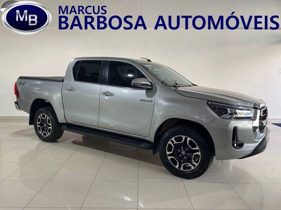 TOYOTA HILUX 2.8 D-4D TURBO DIESEL CD SRX 4X4 AUTOMÁTICO